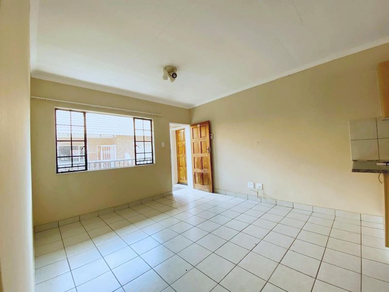 Investment Opportunity : 2 Bedroom Flat for Sale in Kempton Park!! - Photo 3