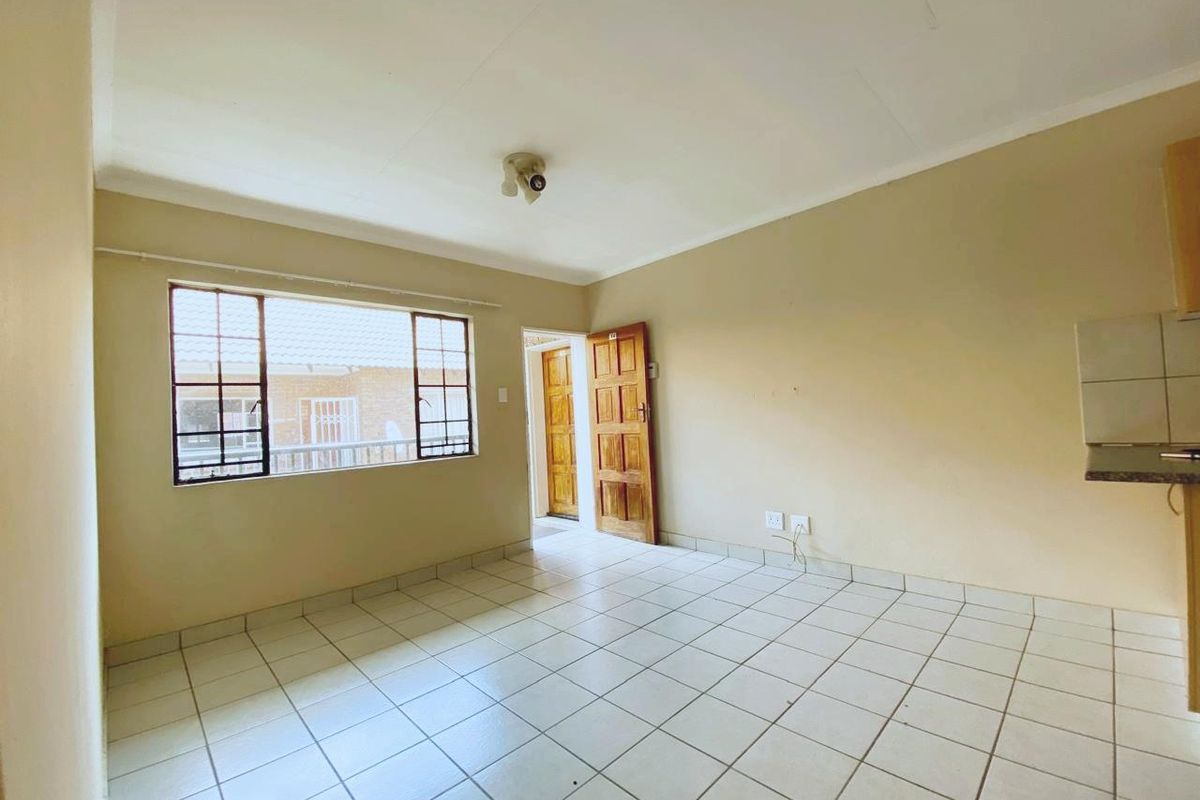 Investment Opportunity : 2 Bedroom Flat for Sale in Kempton Park!! - Photo 3