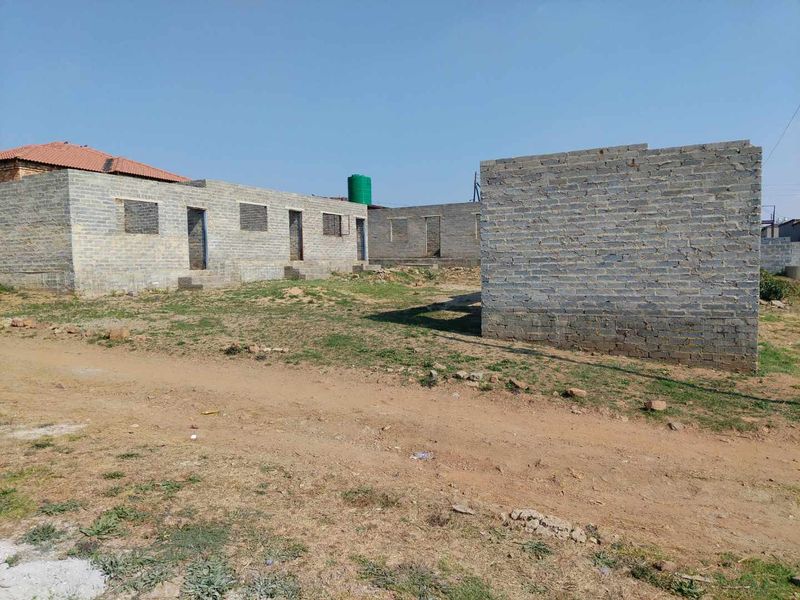 AN INVESTMENT PROPERTY FOR SALE IN BOTLENG EXT 5 - Photo 2