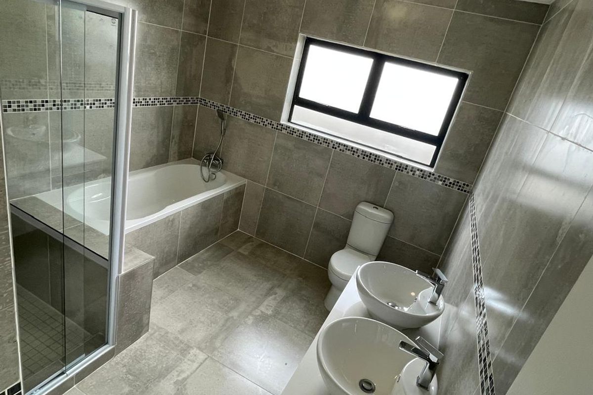 FAMILY HOUSE UNDER CONSTRUCTION EDC: JULY 2026 - Photo 4