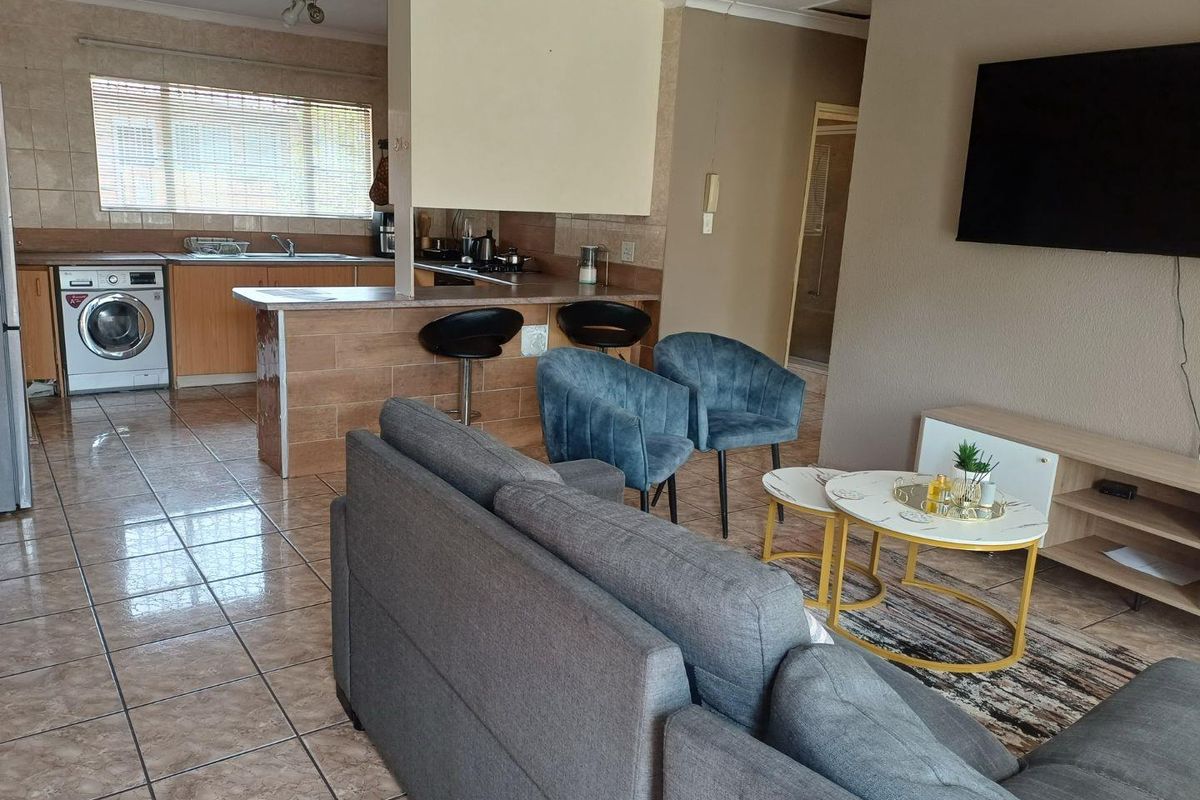 Neat And Spacious Simplex Townhouse in a Pet Friendly Complex - Photo 4