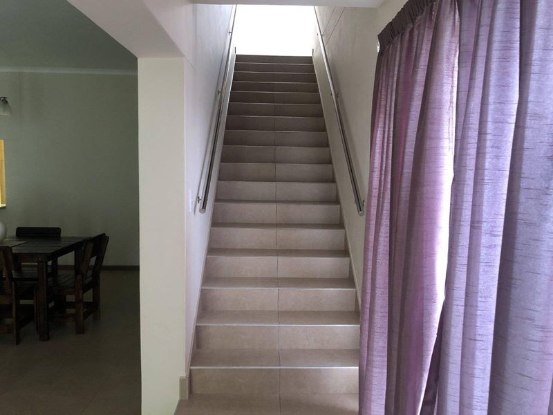 Spacious comfortable entertainers house - Photo 2