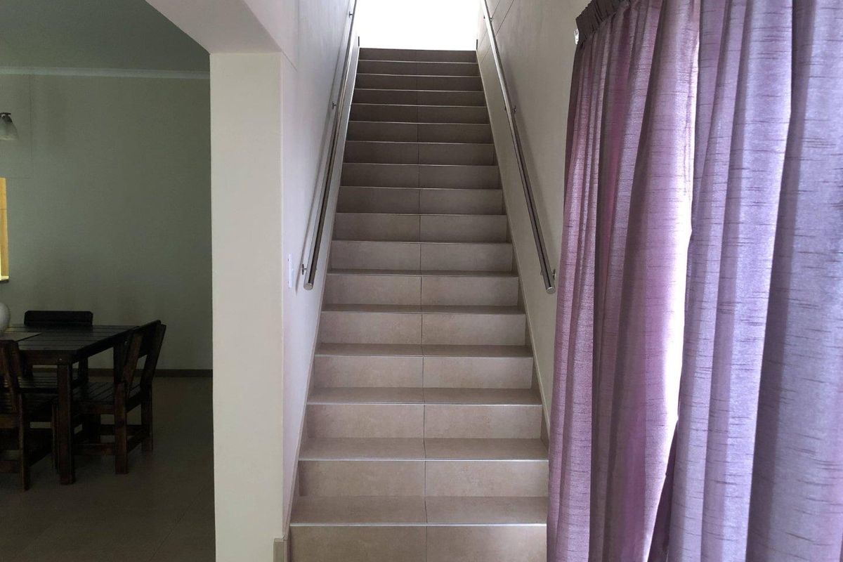 Spacious comfortable entertainers house - Photo 2