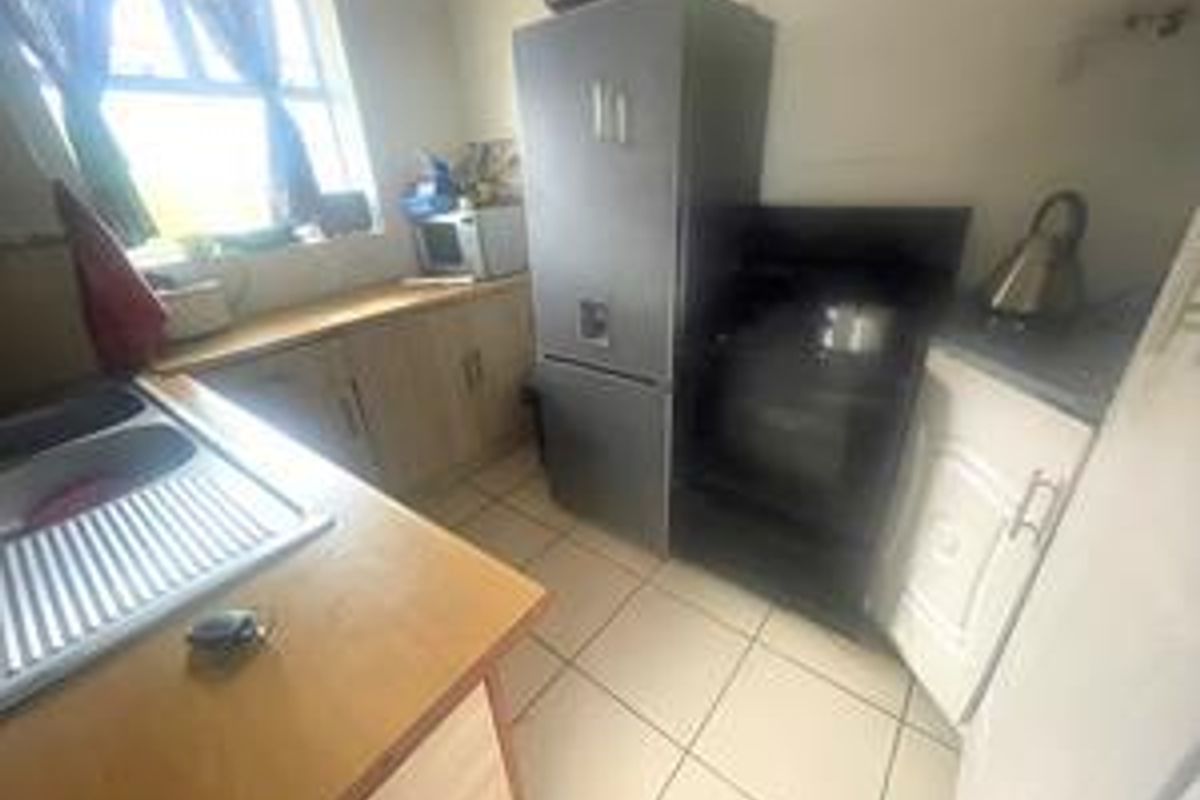 Prime Location: Easy Access to Gautrain & More! - Photo 4