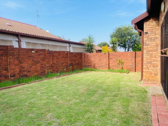 Property #2565553, Townhouse Rental Monthly in Noordwyk