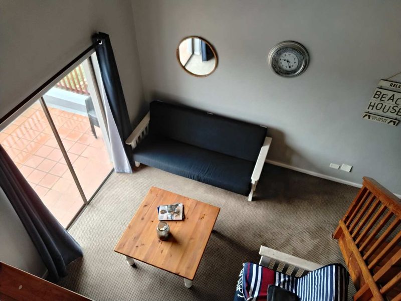 Charming 3-Bedroom Apartment with Additional Loft Space - Photo 4