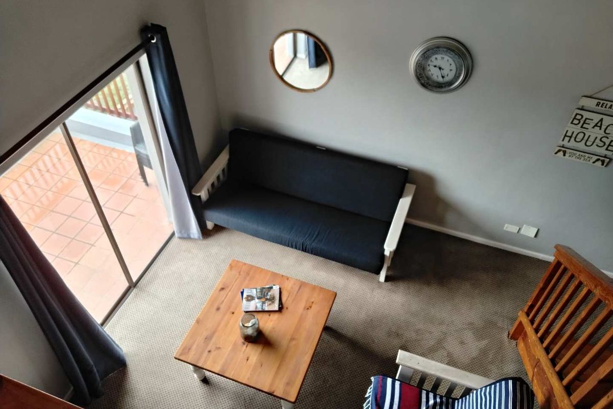 Charming 3-Bedroom Apartment with Additional Loft Space - Photo 4