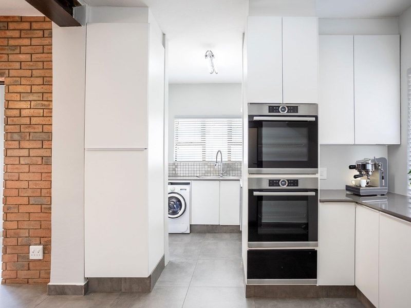 Luxury Modern Renovation in Sought-After Security Estate - Photo 6