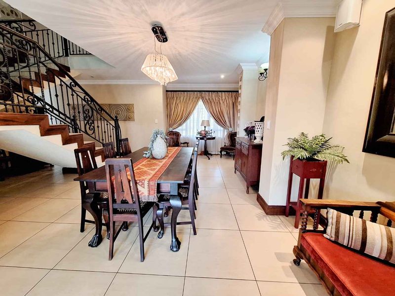 Magnificent Modern Living in The Wilds Security Estate!  The Entertainer's dream! Ideal for Embassy personnel or Executives!. - Photo 10