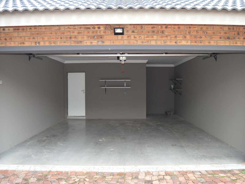 Modern Three Bedroom Cluster For Sale in Brackenhurst - Photo 3