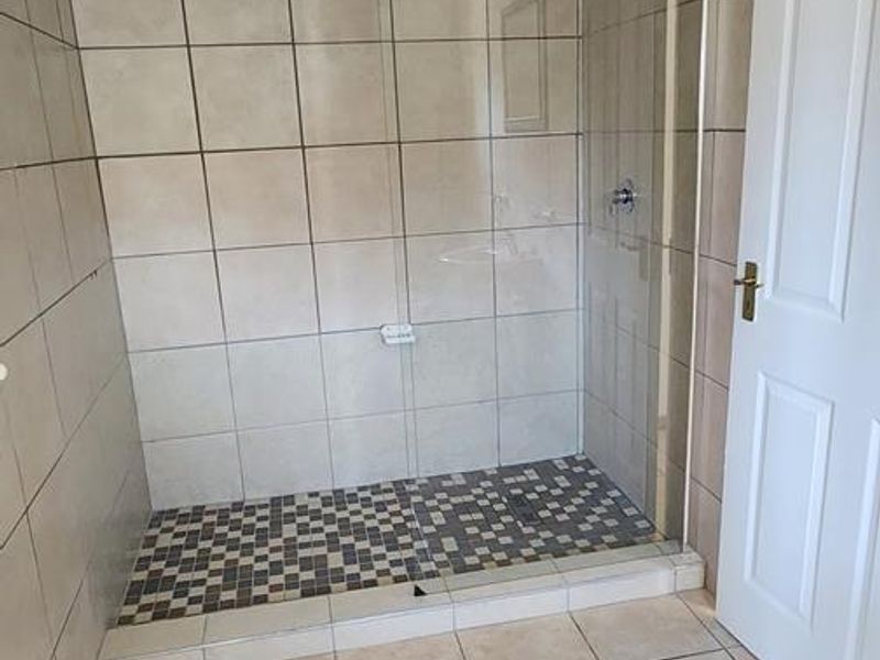 Located within walking distance of Windhoek Gymnasium - Photo 7