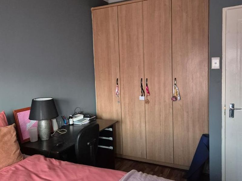 Upstairs neat apartment for Rent - Photo 9