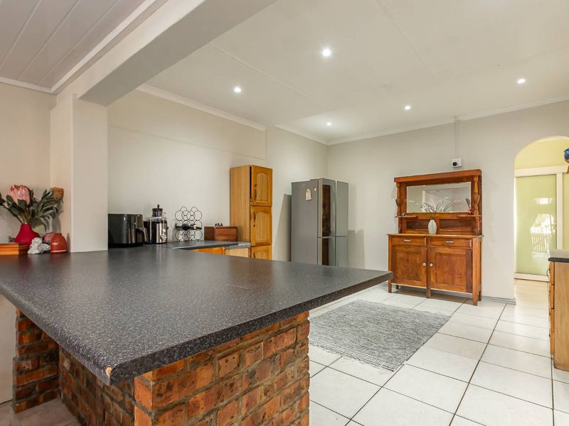 Solid Family Home - Photo 5