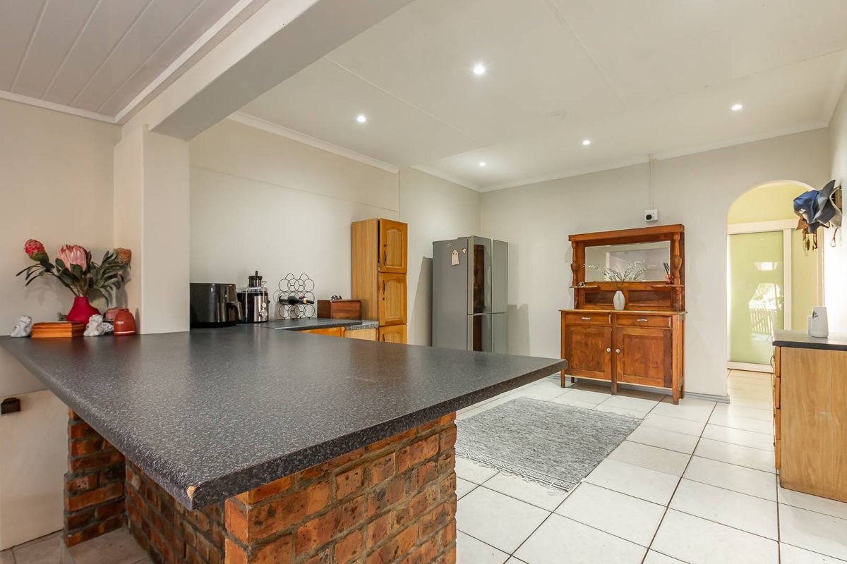 Solid Family Home - Photo 5