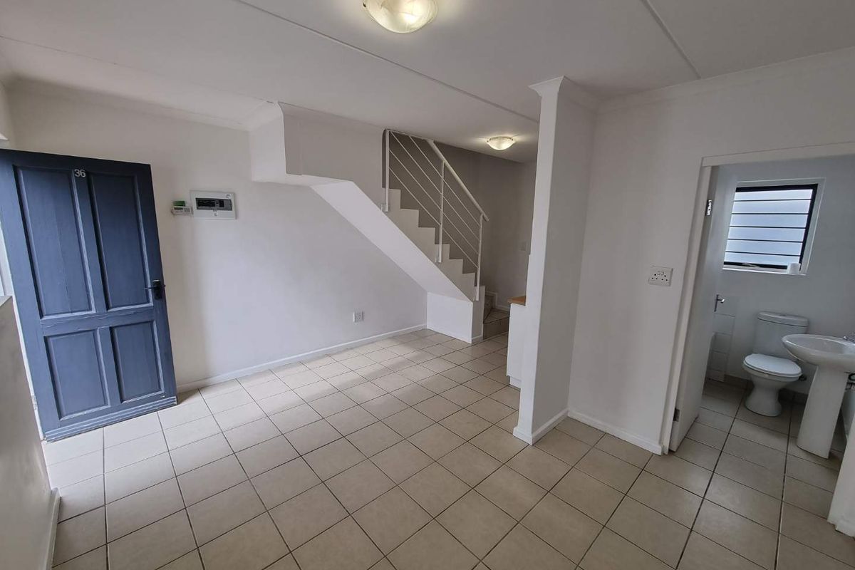 Unfurnished 2-Bedroom Duplex Apartment for Rent in Maitland - Photo 4