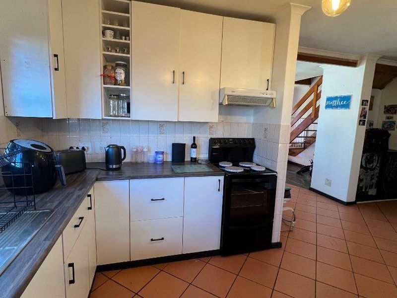 4 Bedroom House For Sale In Morgenster, Brackenfell - Photo 8