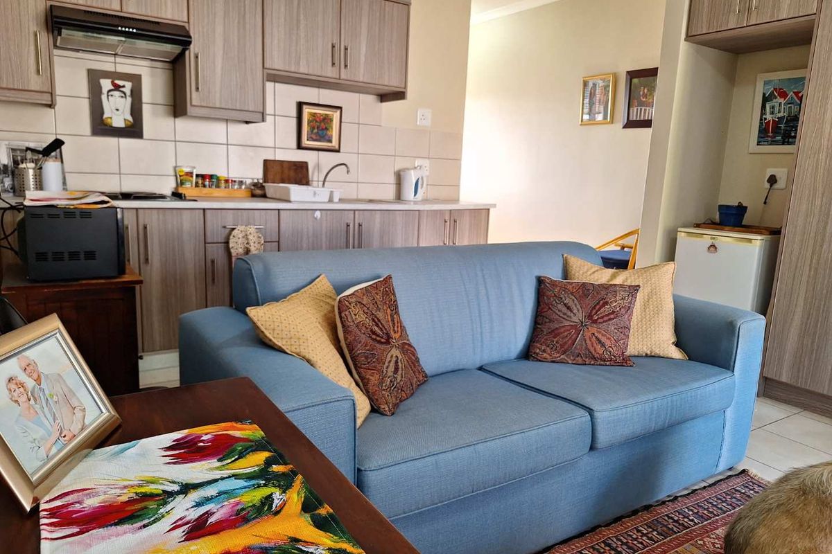 Fantastic Over 50's Convenient Living - Photo 5