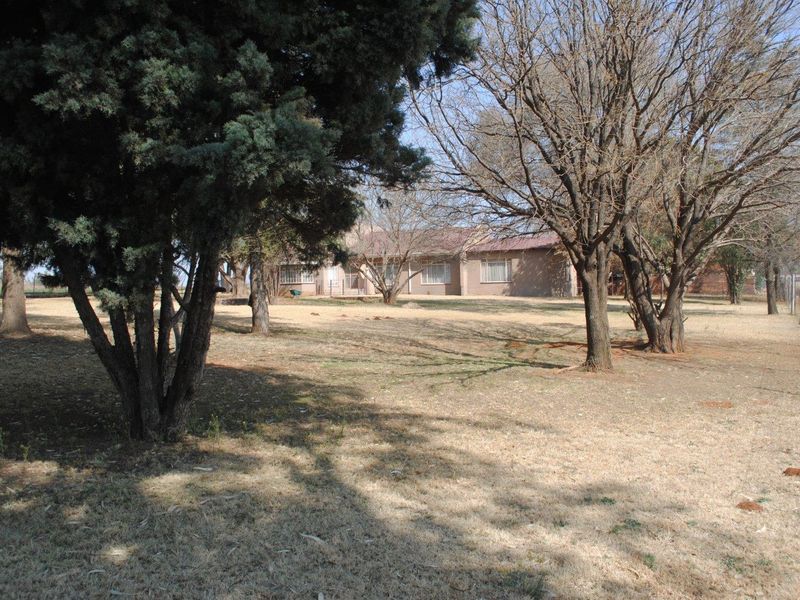 Visionaries, Developers dream, water front property opposite the completed Riverstone Mall - Photo 3