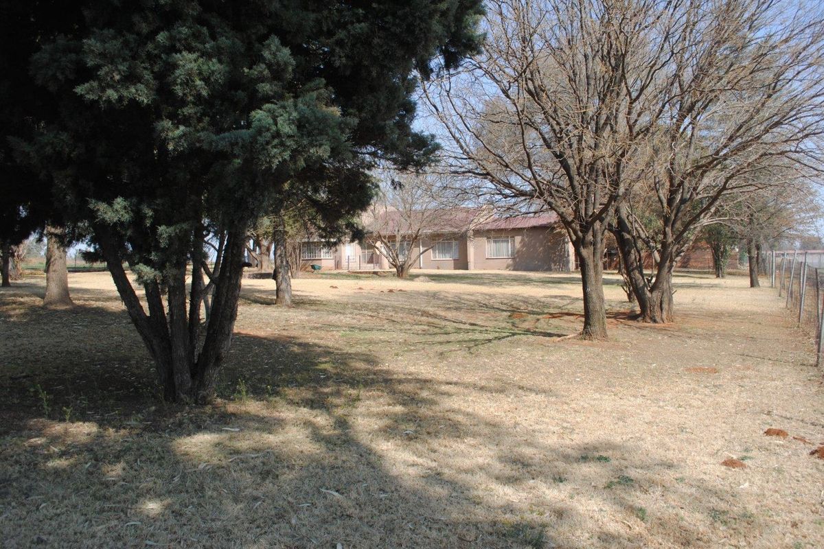 Visionaries, Developers dream, water front property opposite the completed Riverstone Mall - Photo 3