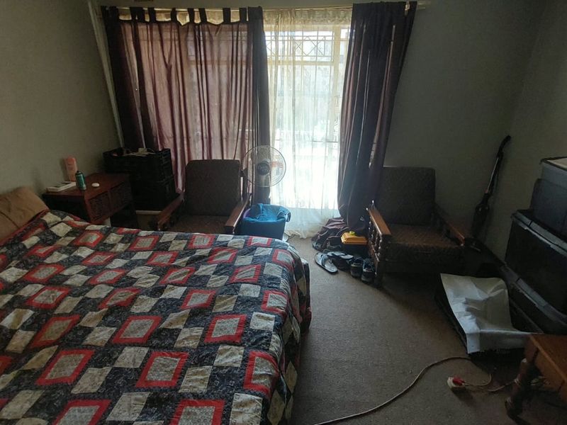 Charming 2-Bed Ground Floor Unit with Garden! - Photo 10
