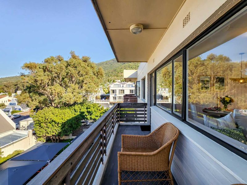 Fully Furnished Designer Apartment in the Heart of Hout Bay - Photo 8