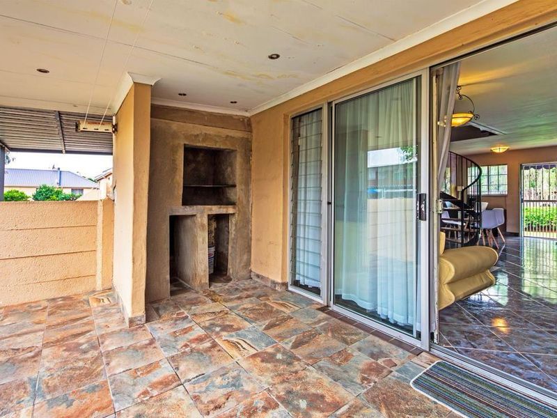 2 Bedroom Duplex Unit in the Heart of Lyndhurst - Photo 4