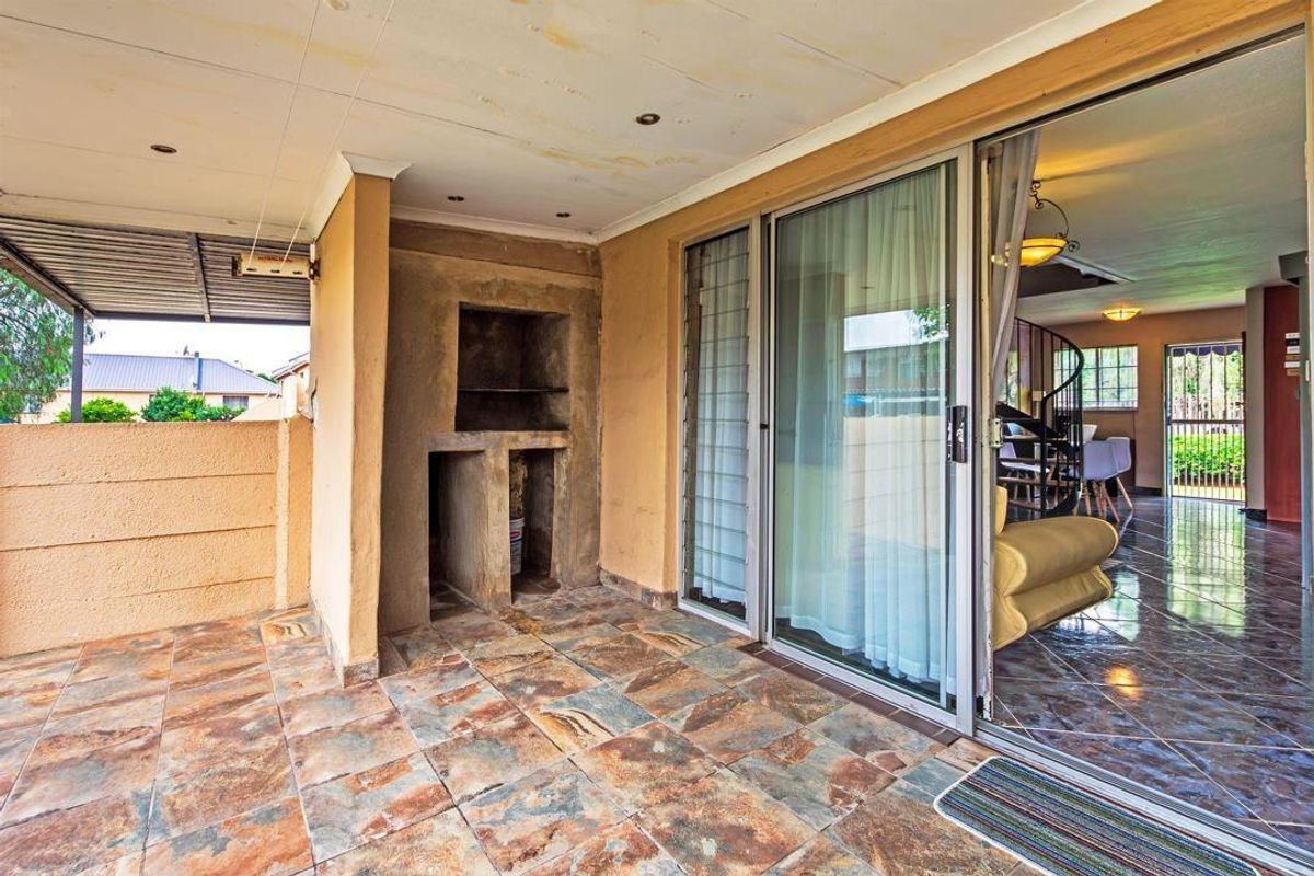 2 Bedroom Duplex Unit in the Heart of Lyndhurst - Photo 4