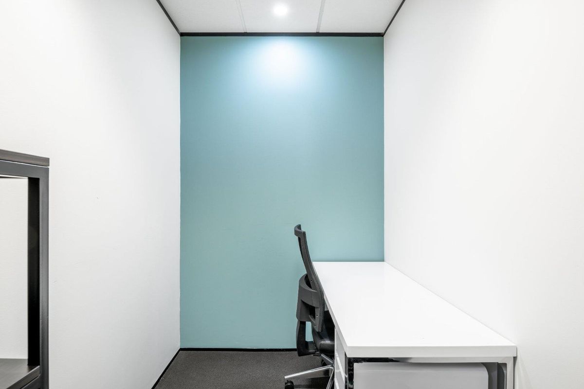 Private office space tailored to your business’ unique needs in Regus Beethoven St - Photo 3