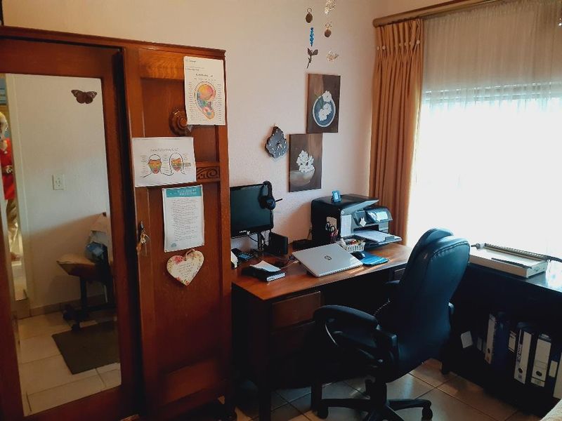 WELL KEPT PROPERTY IN THE HEART OF SUNWARDPARK!!! - Photo 10