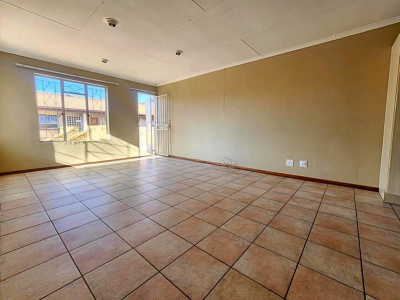 2 Bedroom Townhouse for Sale in New Redruth - Photo 4