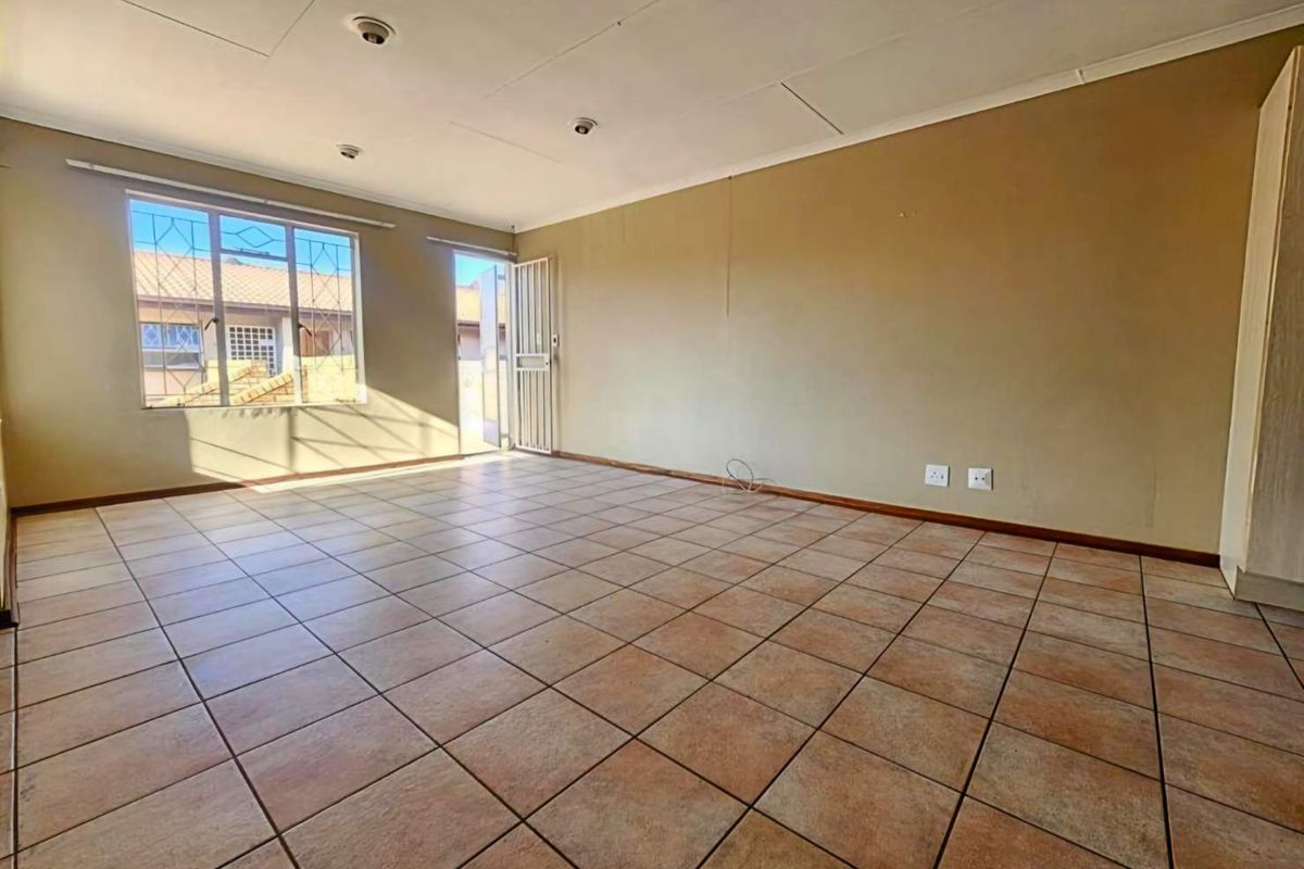 2 Bedroom Townhouse for Sale in New Redruth - Photo 4
