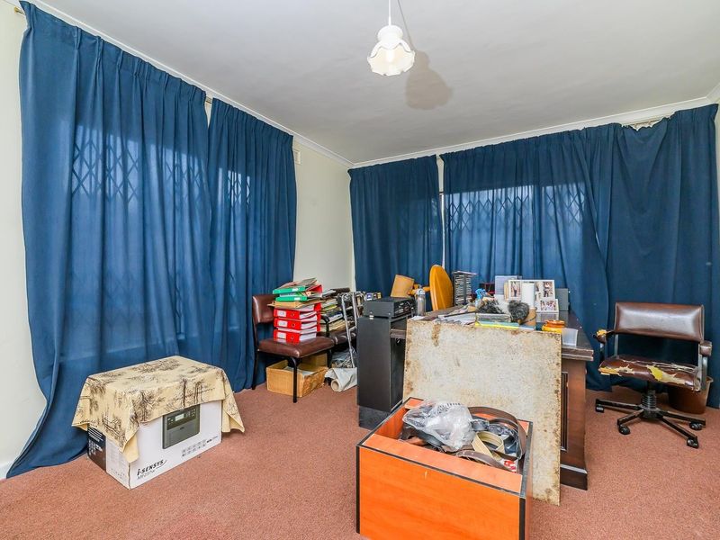 Charming Havenside Home with Flatlet and Ample Parking - Photo 9