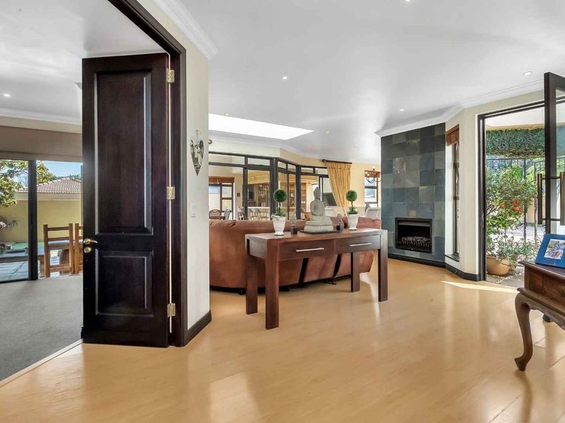 ENTERTAINERS 4 BEDROOM HOME IN DAINFERN RIDGE - Photo 5