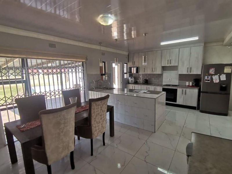 3 Bedroom House for Sale in Kibler Park with Flatlet - Photo 7