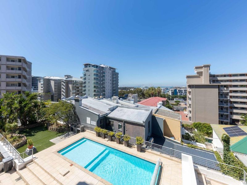Sunny, Airbnb-Friendly Double-Volume Loft with Undercover Parking - Photo 4