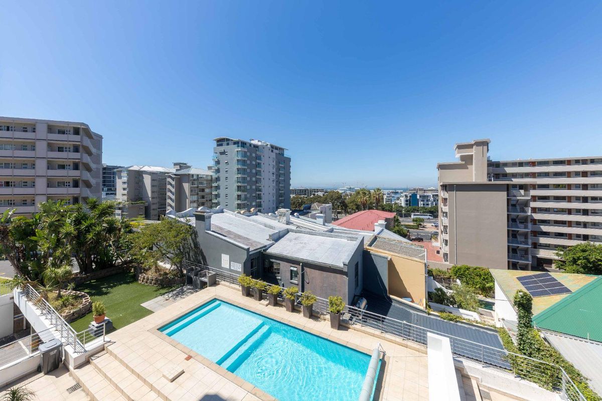 Sunny, Airbnb-Friendly Double-Volume Loft with Undercover Parking - Photo 4