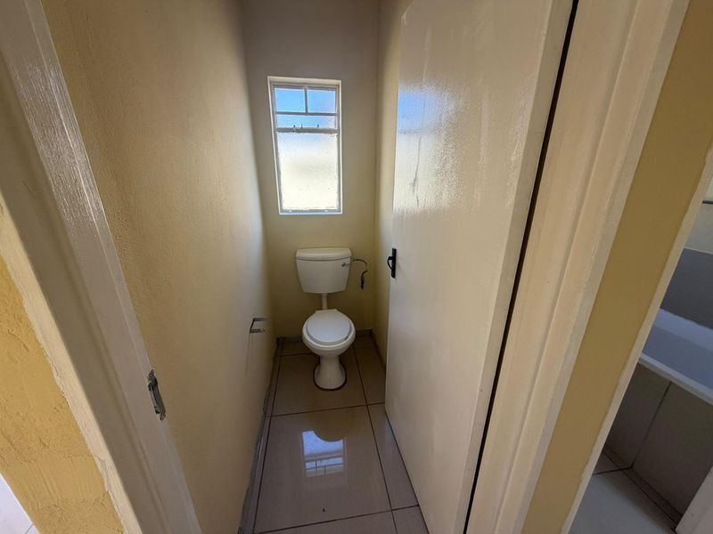 2 Bedroom House for Sale in Rosslyn - Photo 3