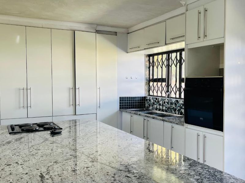 Luxury 3-Bedroom Secure Home for Rent in Brakpan – Pool, 3 Bathrooms, Study & Prime Location Near Carnival City Mall & N17 Highway - Photo 3