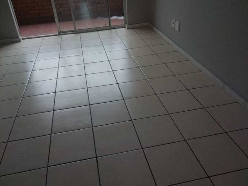 3 Bedroom in Zwartkop for rent - Photo 3