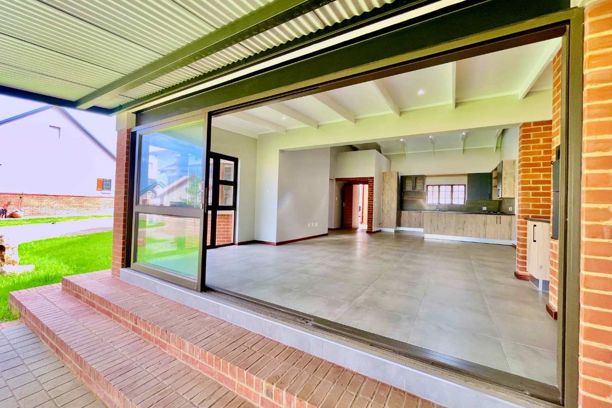 Modern Meets Farmstyle in a Wildlife Estate – Gym, Pool, Squash & More! - 2 and 3 Bedrooms! - Photo 4