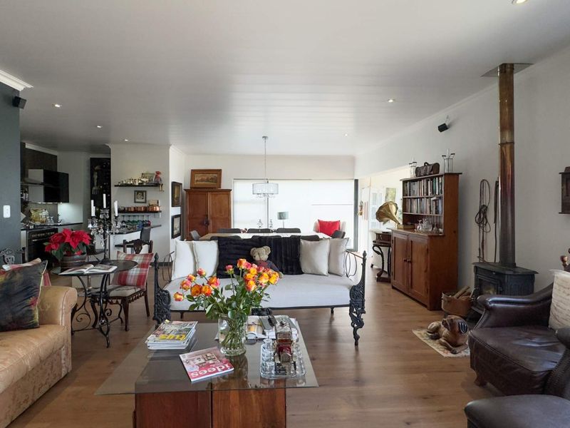 Coastal home with stunning view - Photo 8