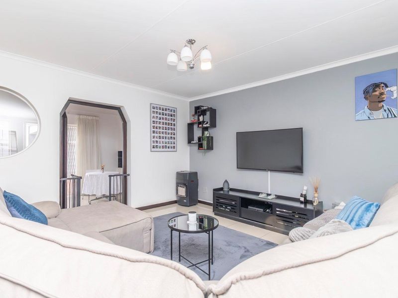 Modern Comfort Meets Tranquil Garden Living in Radiokop - Photo 7