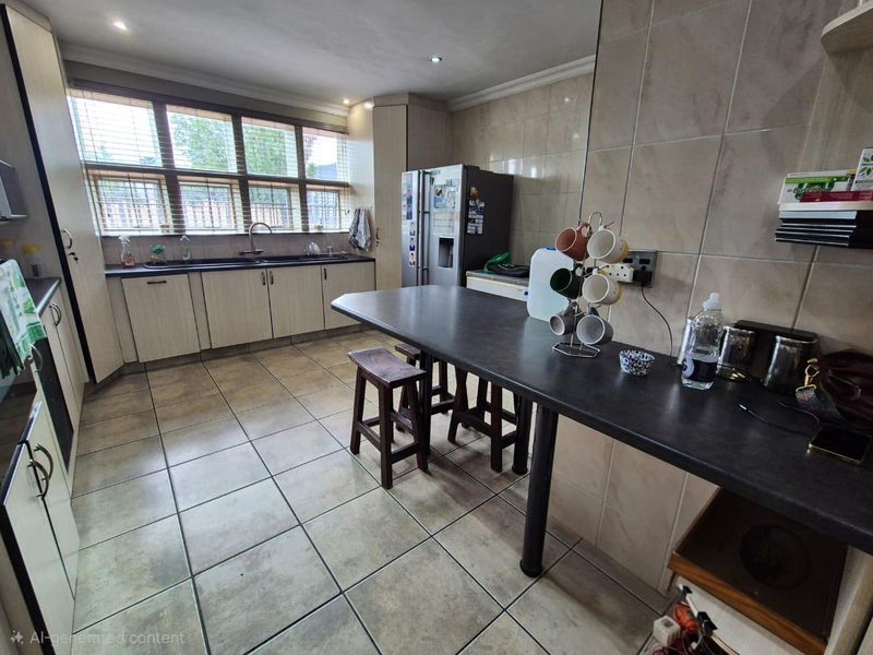 Modern 3 Bedroom Family Home in Brackendowns - Photo 8