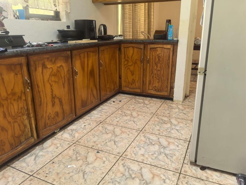 Your New Family Home Awaits in Sunny Hillary - Photo 6
