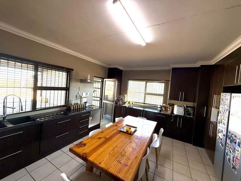 Exceptional Potential on 184 ha – Off-the-Grid Farm Living - Photo 5