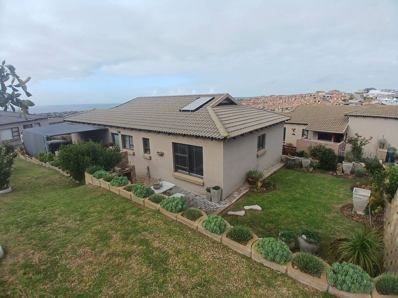 Three bedroom Full title Townhouse with beautiful ocean views - Photo 2