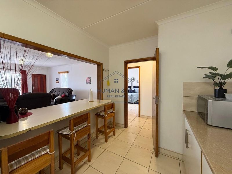 Very neat and well-maintained 3 bedroom home in Narraville; Walvis Bay - Photo 4