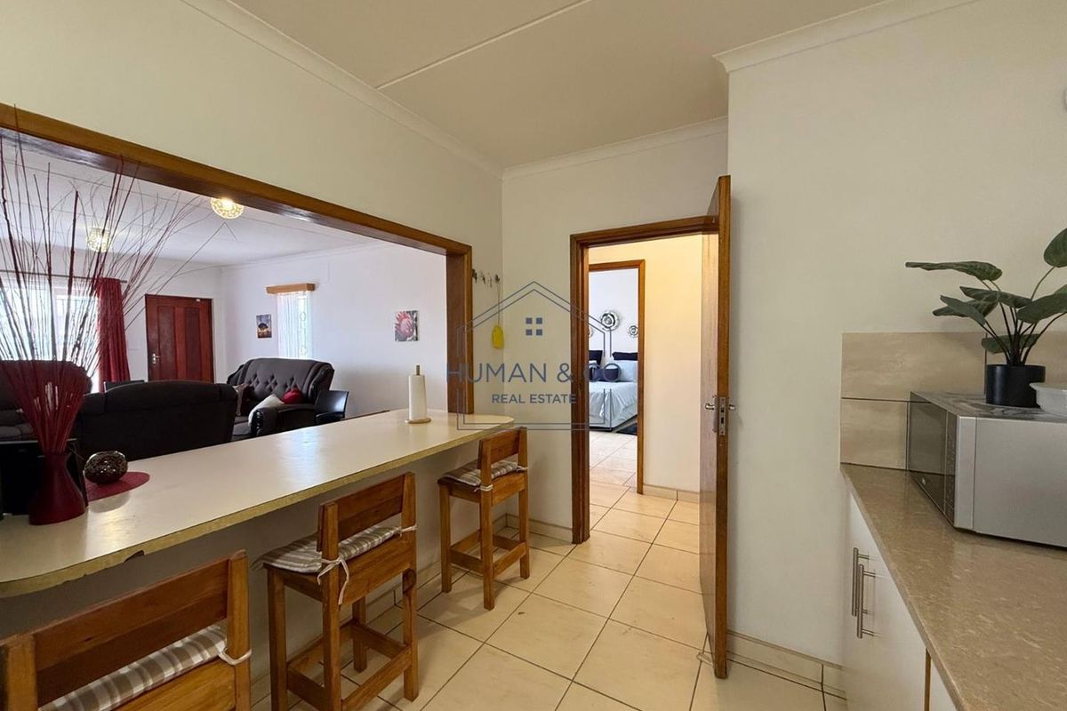 Very neat and well-maintained 3 bedroom home in Narraville; Walvis Bay - Photo 4