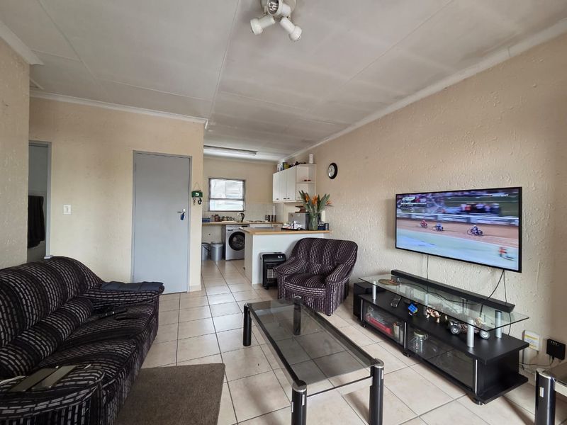 PERFECT STARTER HOME OR INVESTMENT - Photo 4