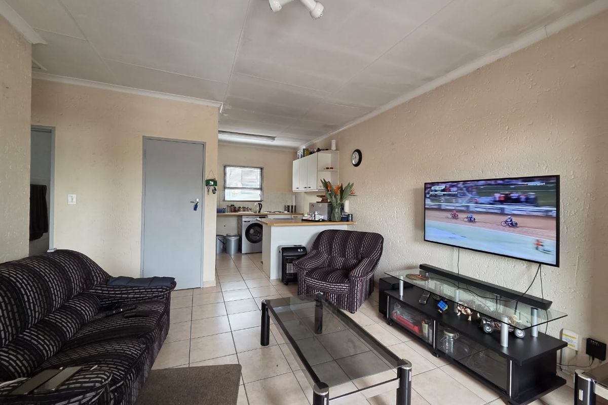 PERFECT STARTER HOME OR INVESTMENT - Photo 4